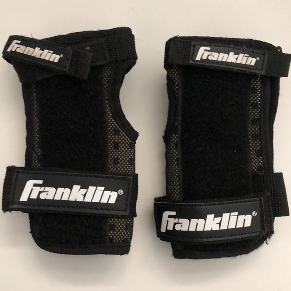 Set of Franklin youth elbow, knee and wrist pads size medium - Picture 9 of 10